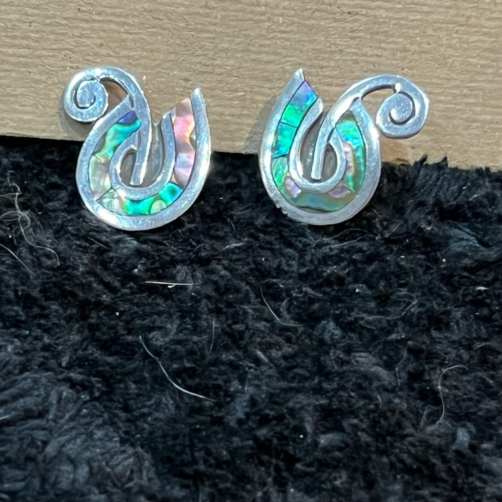 Vintage Screw Back Earrings Made in Mexico of Sterling Silver + Abalone / MOP
